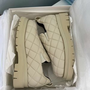 Brand new sz 9 come with box receipt